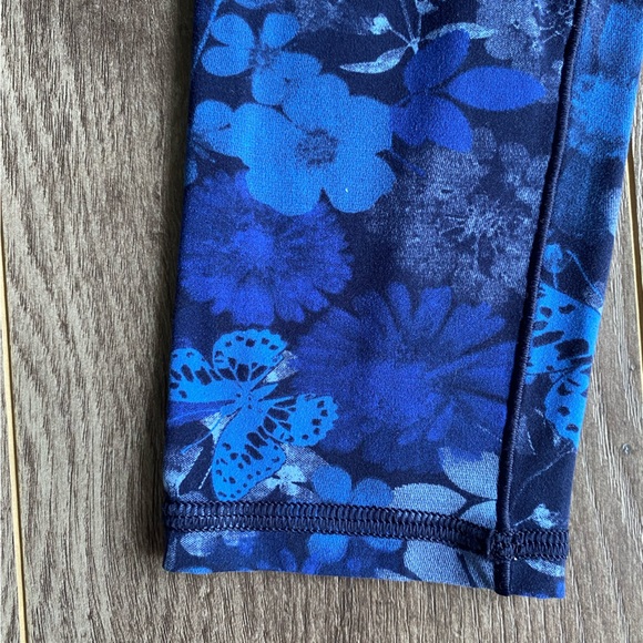 OFFLINE By Aerie Real Me Xtra Twist high rise Leggings blue Floral & butterfly - Picture 3 of 10